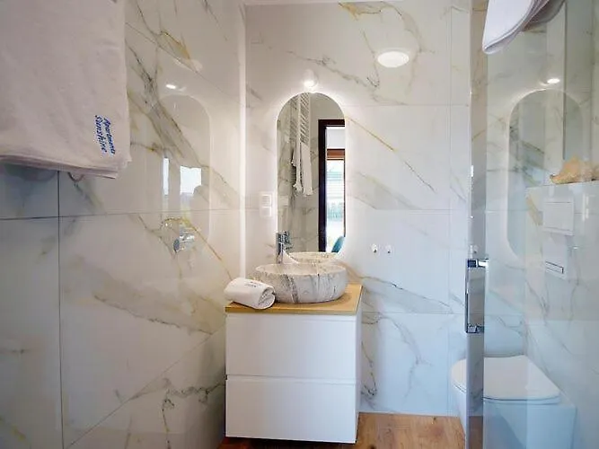 Comfortable Homes With Terraces, Nyaraló